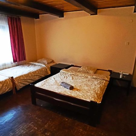 Hostel Komfort Borek Krakau Zimmer foto